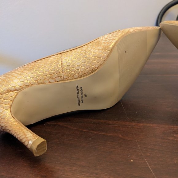 Le Chateau Tan Heels - Picture 5 of 7